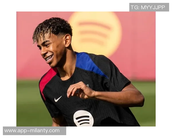 西媒报道亚马尔备战巴黎之战积极训练成为最后离场球员之一