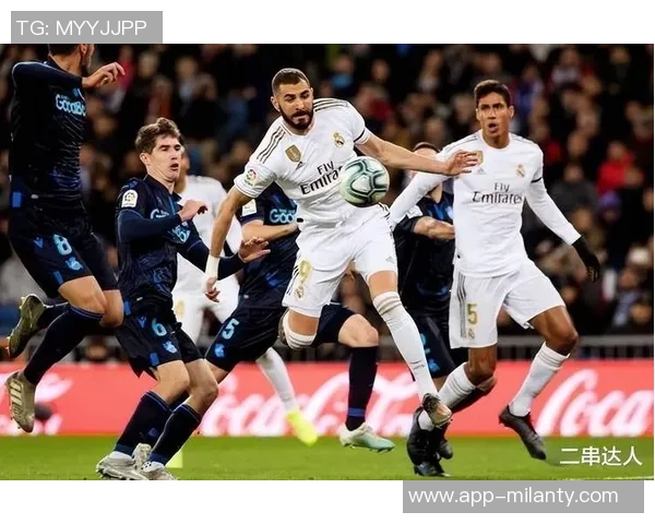 皇马追逐阿尔克马尔19岁中场斯米特面临纽卡竞争压力